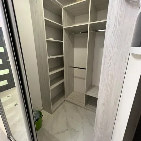 Apartment House в новобудові по вул зелена 204 *